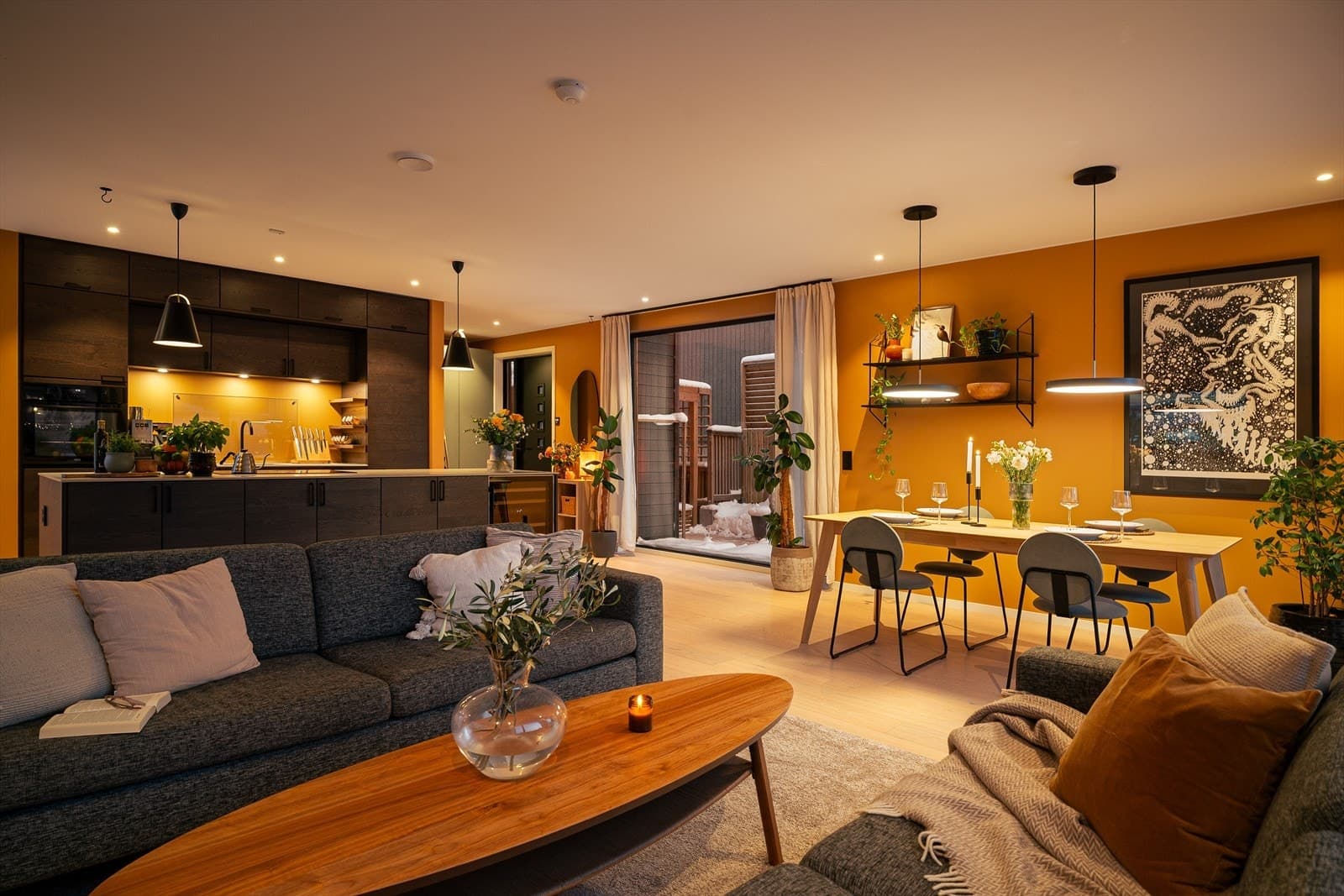 Living room with golden walls and open plan